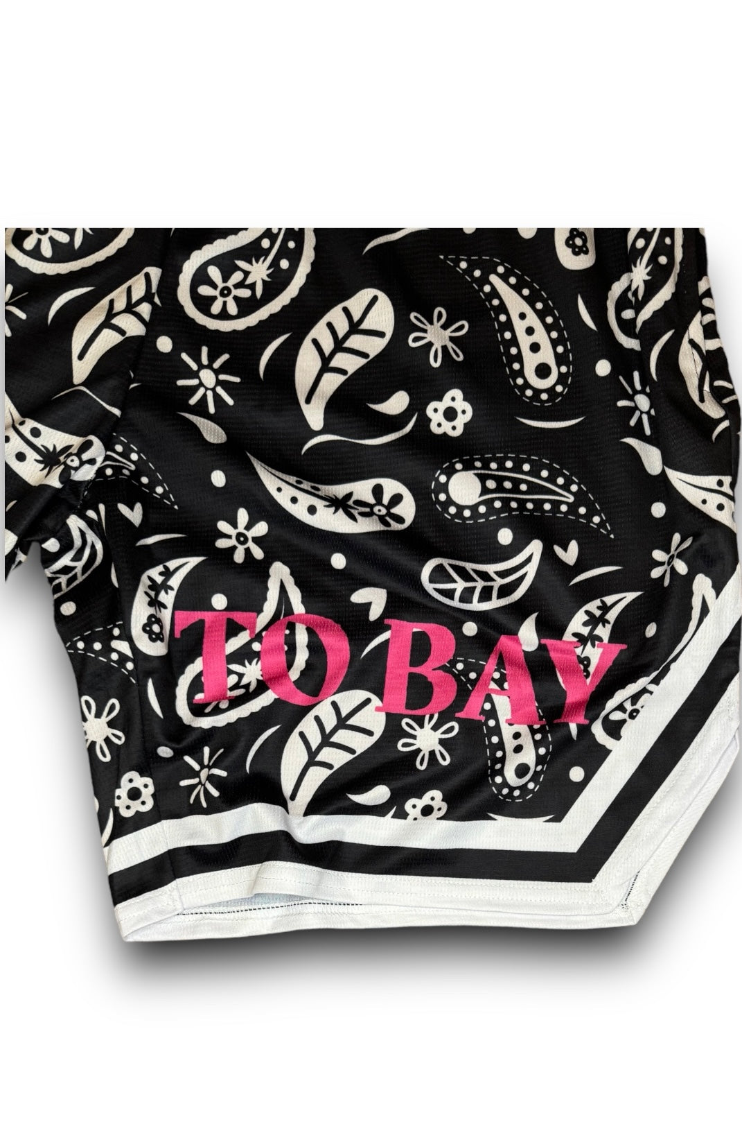 TO BAY Paisley Shorts